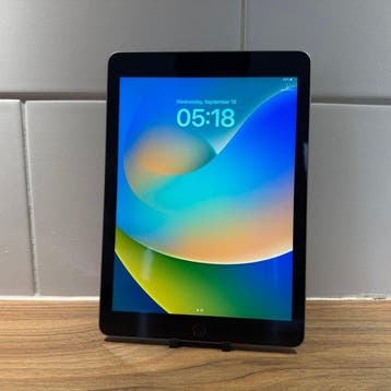 Apple iPad (5th Generation) 128GB Wifi - Mobiele telefoon, Spelcomputers en Games, Nieuw
