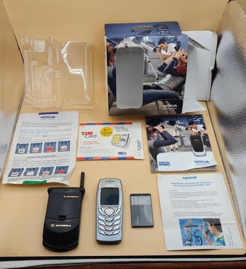 Nokia, Motorola Lotto vintage Nokia 6100 + Motorola StarTAC,, Nieuw
