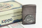 Zippo - 65th Anniversary 1932–1997 Emblem Lighter w/ Box, Verzamelen, Nieuw