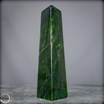 Natuurlijke hoogwaardige nefriet Obelisk- 1548.39 g