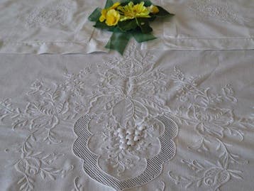 Droomlaken met prachtige, met de hand geborduurde details