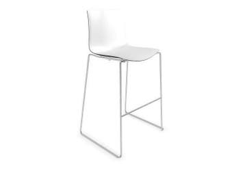 Arper catifa 46 kruk sledeframe chroom wit/licht grijs € 125, Receptie of Entree, Ophalen of Verzenden, Gebruikt, Stoel