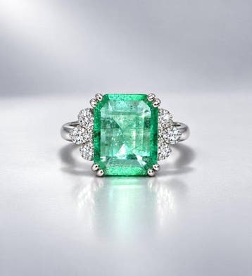 Ring - 18 karaat Witgoud - 4.12ct. tw. Smaragd - Diamant -, Nieuw