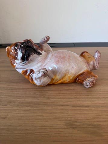 Beeld, Italiaans terracotta beeld van een liggende bulldog,, Antiek en Kunst