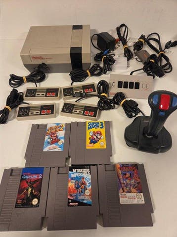 Nintendo - Nes - NES & 4 Controllers & 5 Games & Joystick -, Nieuw
