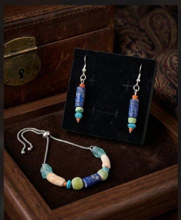 Oud-Egyptisch lapis lazuli en egyptisch glas oorbellen en