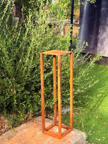 Ana Lucia B.M - Pedestal Exposición Corten - XL - No Reserve