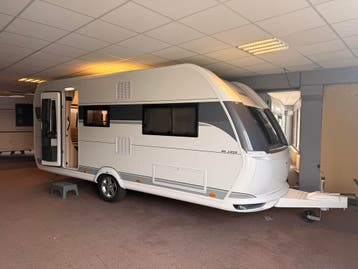 Hobby De Luxe 495 UL 2026 Nieuw, Caravans en Kamperen, Caravans, Serviceluik, Rondzit, Hobby, 4 tot 5 meter