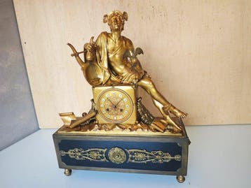 Figurale pendule Empire - Verguld brons - 1800-1850 - Ermes