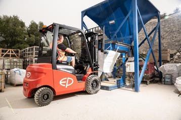 Bespaar fors op brandstofkosten met een elektrische heftruck, 3000 tot 4000 kg, Heftruck, Elektrisch, Verzenden