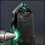 Majestueus smaragdobelisk uit de legendarische Muzo-mijn –, Verzamelen