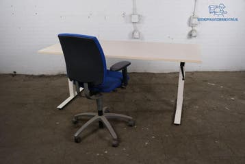Tweedehands Voortman Bureau – Ahorn, Handmatig Verstelbaar,, Huis en Inrichting, Bureaus, Overige typen, Gebruikt, Verzenden, Voortman
