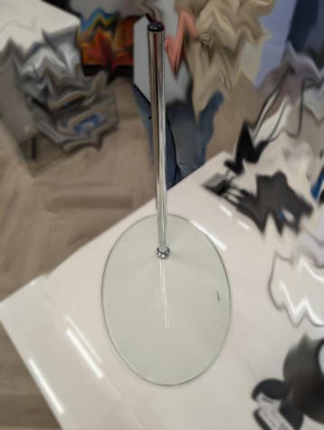 Gebruikte chromen / glass poot voor Bustes en torsos