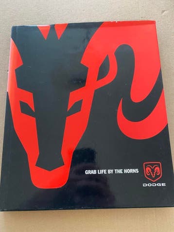 Dodge - Een iconisch automerk - Types - Historie - Reclame, Verzenden, Zo goed als nieuw