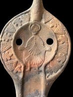 Laat-Romeins / Vroeg-Byzantijns Terracotta Olielamp met Sint
