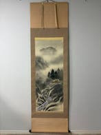 Rustig Japans inktlandschap op een hangende rol schilderij -