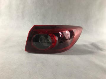 Mazda 3 BM 13-18 Sedan rechter achterlicht LED B45B-51150, Verzenden, Gebruikt