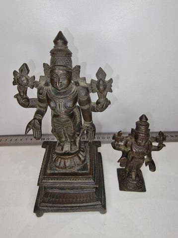 Twee bronzen beelden van Vishnu - Brons - India - laatste