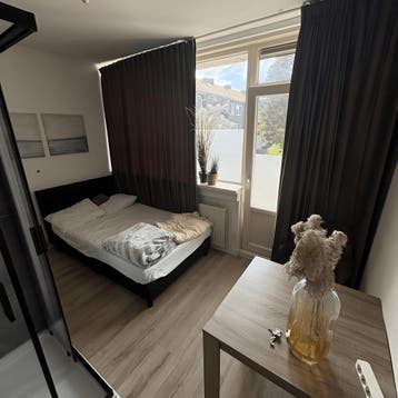 Kamer in Rotterdam gevonden voor €650,- pm, Huizen en Kamers, Kamers te huur, 50 m² of meer, Rotterdam