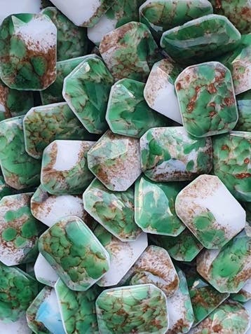 2 x DQ Octagon glas cabochon 12 x 10 mm – groen gemêleerd, Ophalen of Verzenden, Nieuw, Overige typen