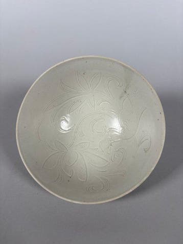 Oud-Chinees porseleinen grès Witte ingesneden monochrome kom