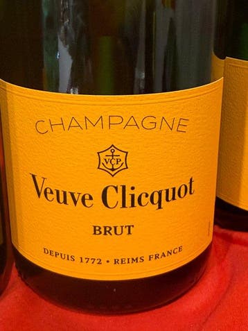 Veuve Clicquot, Yellow Label - Champagne Brut - 3 Flessen, Nieuw