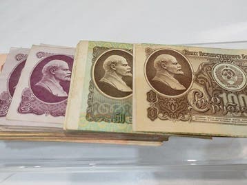 Een stapel Sovjet-bankbiljetten (USSR-roebels) uit