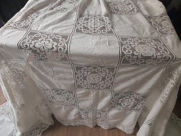 Bedsprei - 250 cm - 250 cm - Filetkant en borduur