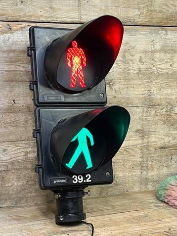 voetgangers stoplicht - Lichtbord - IJzer, Plastic, Antiek en Kunst