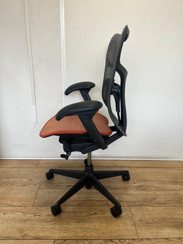 Herman Miller Mirra 2 Oranje - Unieke Configuratie - Refurb, Verzenden, Oranje, Zo goed als nieuw, Bureaustoel
