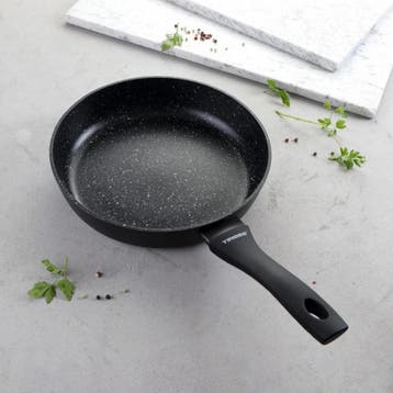 TIROSS Granieten koekenpan 26 cm met GREBLON laag voor al..., Ophalen of Verzenden, Nieuw