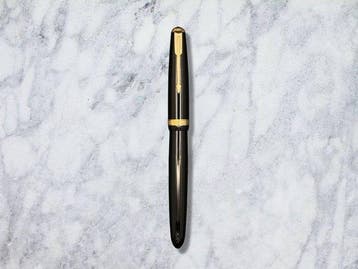 Parker - 65 Gloss Black & Gold Trim - 14K Gold Semi-Hooded, Nieuw