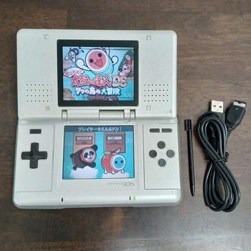 Nintendo - DS - AGS-002 Silver — with Stylus & USB Cable -, Spelcomputers en Games, Nieuw