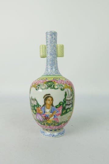 Enamel versierde vaas — Westers onderwerp figuurlijke scène