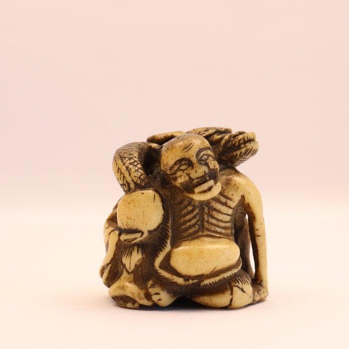 Netsuke Rakan met Draak - Hertshoorn - Japan - Edo Periode, Antiek en Kunst, Antiek | Overige Antiek