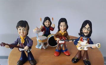 Beatles - Figurine, Resin Figurine Band Set (Compleet met, Cd's en Dvd's, Nieuw in verpakking
