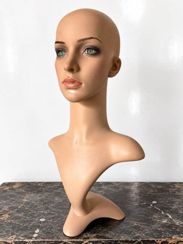 Mannequin - Iconic 1970s–80s Female Mannequin Bust – Extra