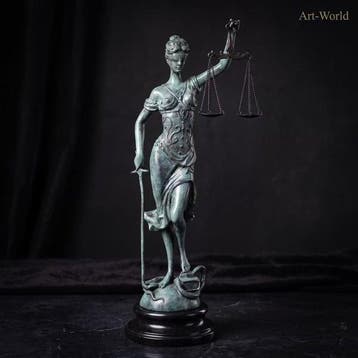 Beeld, “Lady Justice” 40 cm - 40 cm - Brons