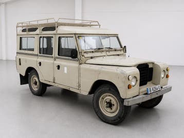 Land Rover 109, bj 81, oldtimer, 100% roestvrij en rijklaar, Auto's, Land Rover, Gebruikt, Zwart, Beige, Vierwielaandrijving