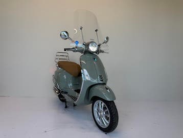 Vespa Primavera Snor 25 km/h, BWJ 2020, Misty Pearl Green, Fietsen en Brommers, Gebruikt, Ophalen of Verzenden, Benzine, Maximaal 25 km/u