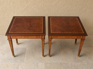 Tafel - Een paar Italiaanse bijzettafels in Louis XVI /