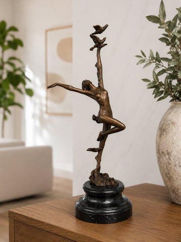 Aldo Vitaleh - sculptuur, Bronzen Danseres met Duiven - 30