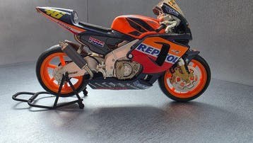 Guiloy 1:10 - Model motorfiets - Honda RC211V Repsol #46, Nieuw