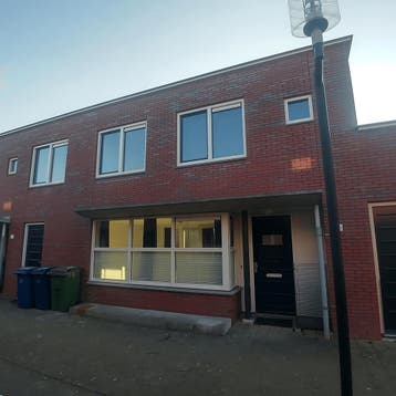 Huis in Almere gevonden voor €2300,- pm, Huizen en Kamers, Huizen te koop, Almere