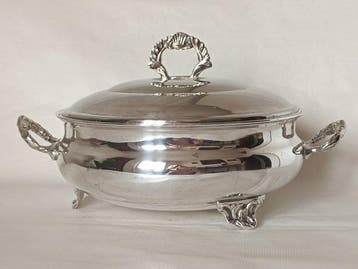 Tureen - Aesthetics of Early Art Nouveau - Metaal verzilverd
