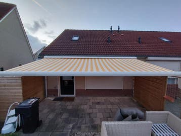 Elektrische Zonneschermen met NIEUWE Doeken al vanaf €600, Zo goed als nieuw, Knikarmscherm, Elektrisch