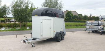 Humbaur Equitos Black/Silver Edition | Ruim op voorraad, Dieren en Toebehoren, Paarden en Pony's | Trailers en Aanhangwagens, Ophalen