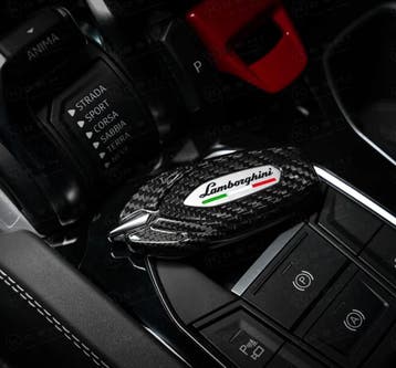 Dit betreft een Lamborghini Revuelto carbon sleutel case, Verzenden