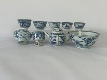 Gevarieerde set blauw-witte porseleinen kopjes, kom en, Antiek en Kunst