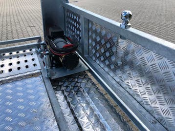 Oprijbak Oprijwagen Autoambulance opbouw Autotransporter
